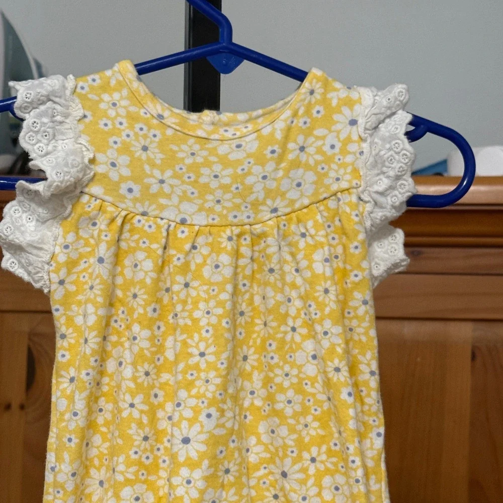 Laura Ashley Romper Floral Eyelet Lace 6-9 Months Yellow Excellent Jumpsuit